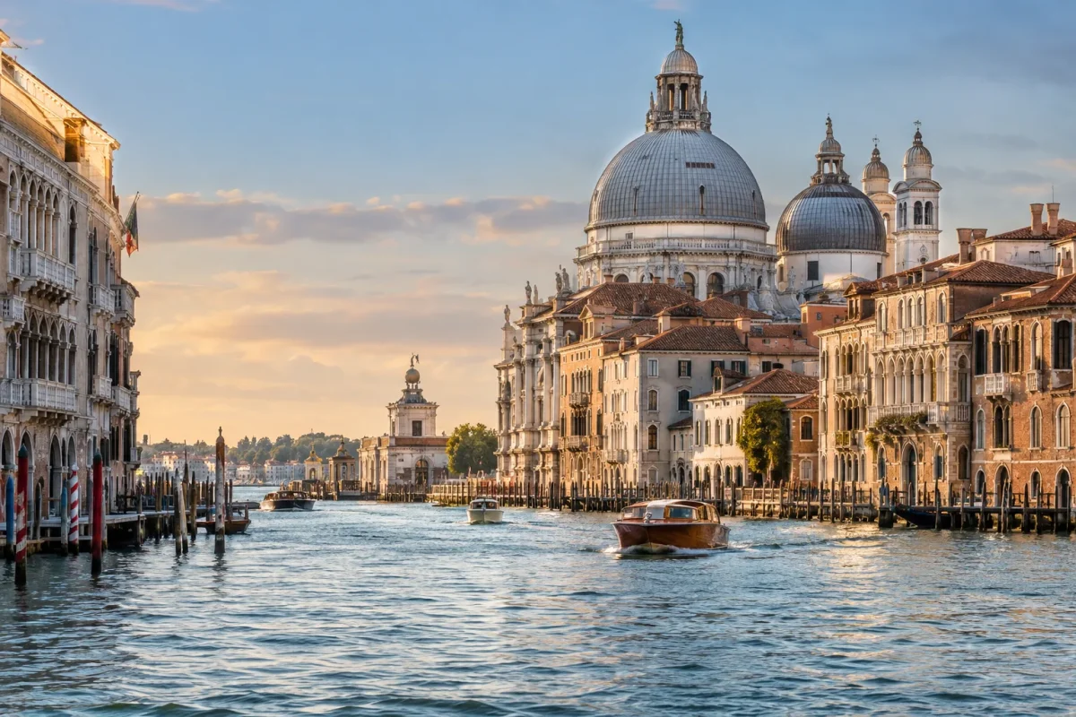 Venedik’te Büyük Kanal ve Santa Maria della Salute